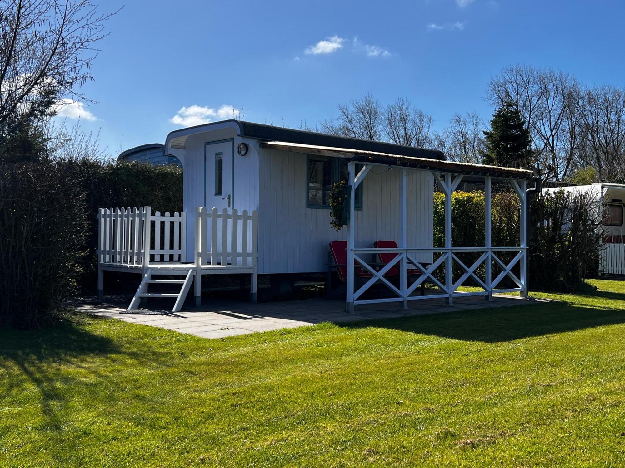 Shepherds Hut Oostvoorne Eksteriør billede