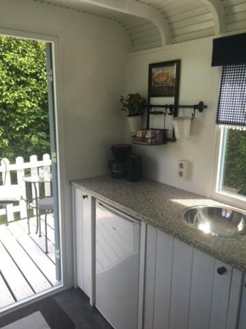 Shepherds Hut Oostvoorne Eksteriør billede